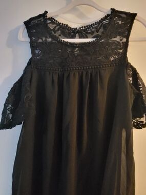 Black Lace Yoke Cold-Shoulder Dress